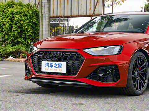 2024  RS4 Avant ȼ