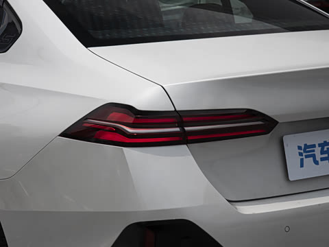 2026�� 525i M�˶���װ