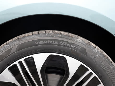2026�� E 300 L ������
