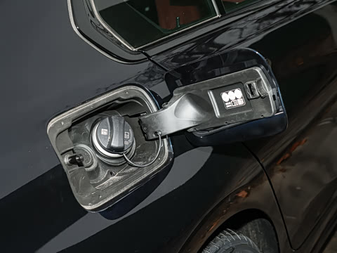 2026�� 330Li M�˶���ҹ��װ