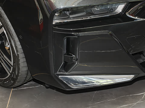 2026�� 740Li ������ M�˶���װ