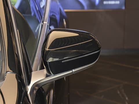 2026�� 740Li ������ M�˶���װ