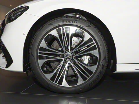 2024�� E 350 e L ���ʽ��϶����˶��γ�