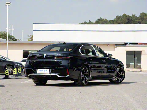 2026�� 740Li ������ M�˶���װ