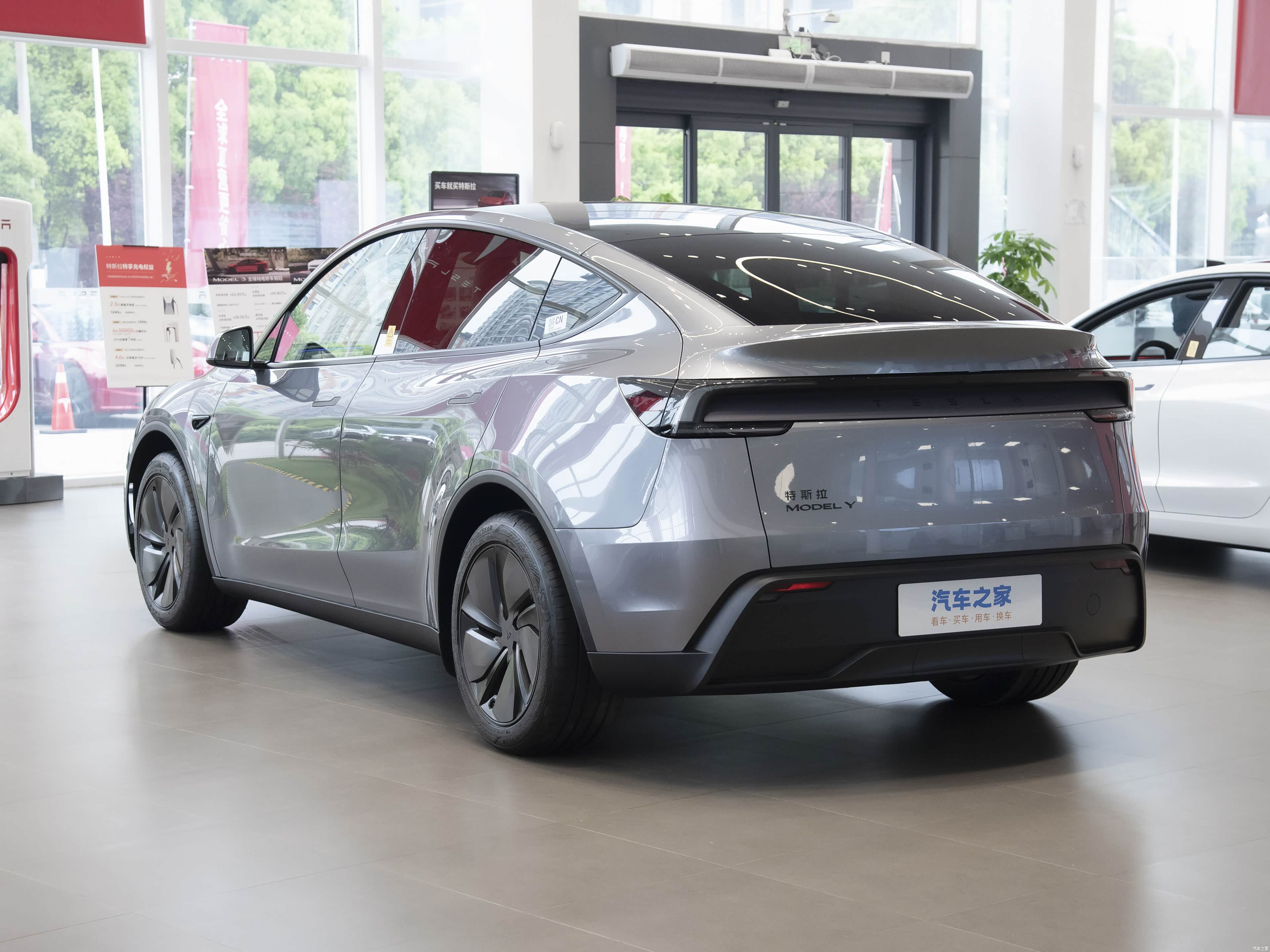 Tesla Model Y, миниатюра 5