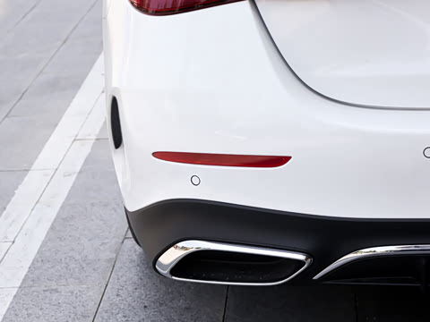 2026�� �Ŀ� E 300 L �����˶���