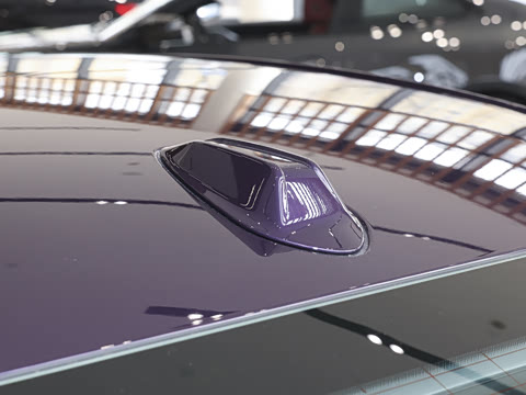 2026�� 225i M�˶���ҹ��װ