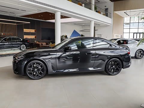 2026�� 225i M�˶���ҹ��װ