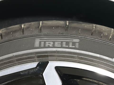 2026�� 225i M�˶���ҹ��װ