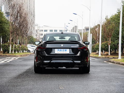 2026�� M240i xDrive