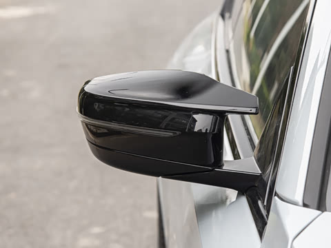 2026�� M240i xDrive