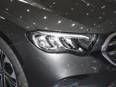 2025�� �Ŀ� E 300 L ������