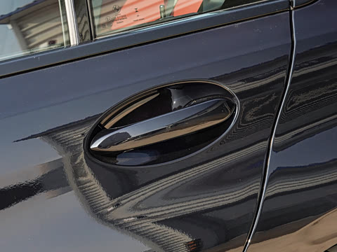 2026�� 330i M�˶���ҹ��װ