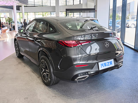 2026�� �Ŀ� GLC 260 4MATIC ����SUV