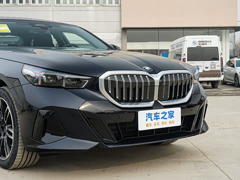 2026�� �Ŀ� 525Li M�˶���װ