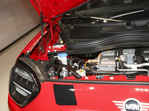 2025�� E ������