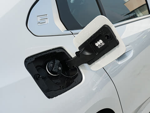 2026�� �Ŀ� 525Li M�˶���װ