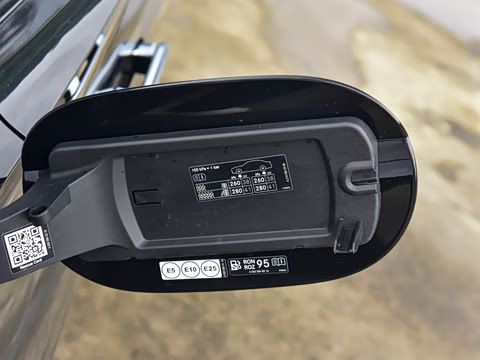2026�� �Ŀ� E 260 �˶���