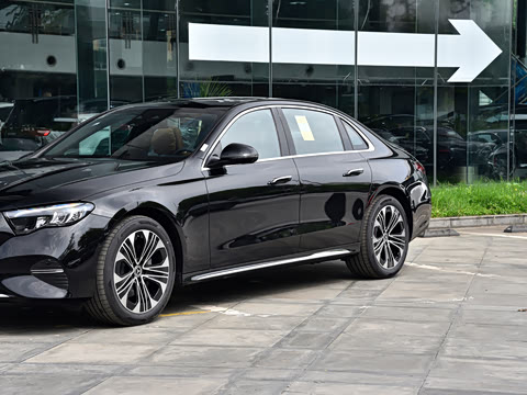 2026�� �Ŀ� E 300 L ������