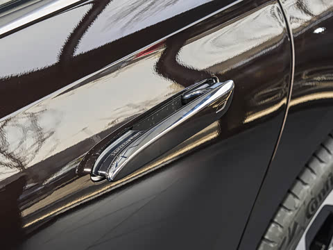 2026�� E 300 L ������