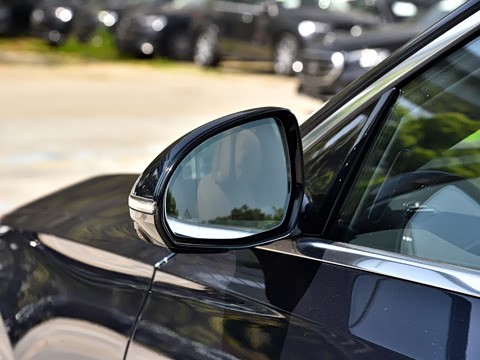 2026�� �Ŀ� E 300 L ������