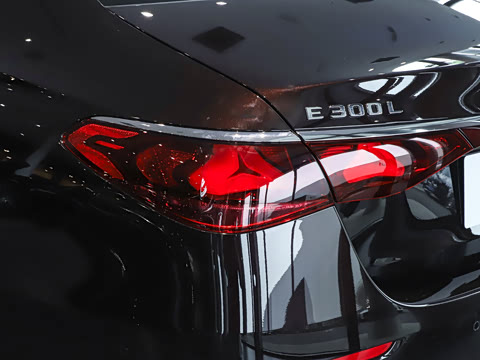 2026�� �Ŀ� E 300 L ������