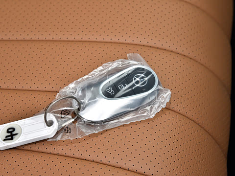 2026�� E 260 L 4MATIC