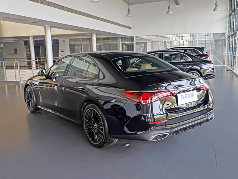 2026�� E 300 �������˶���