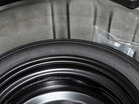 2025�� 2.0L XL-TLS ������