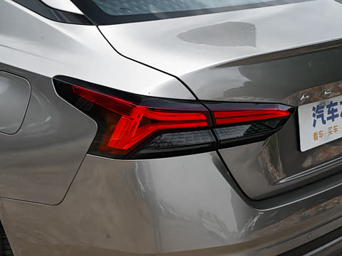 2025�� 2.0L XL-TLS ������