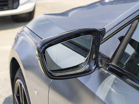 2025�� M240i xDrive