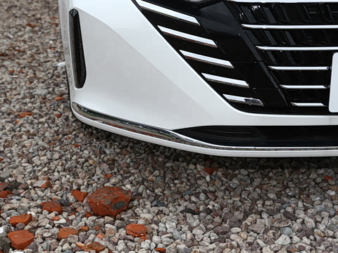 2025�� 2.0L XL-TLS ������