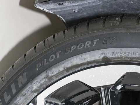 2026�� ���� 702 Max �콢��