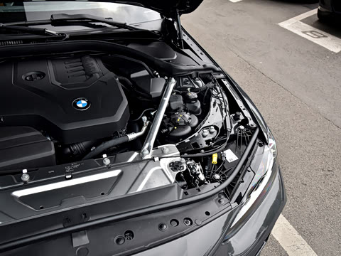 2026�� 430i M�˶���ҹ��װ