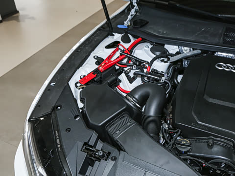 2025�� 45 TFSI quattro ������