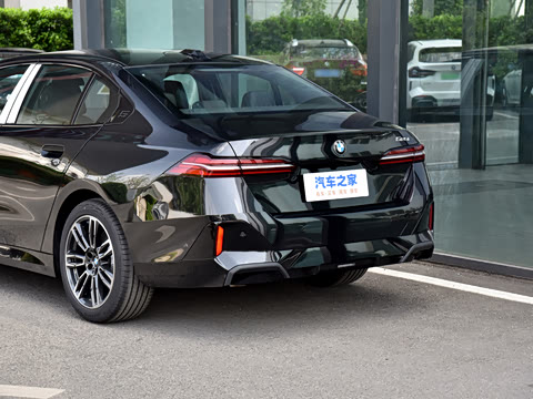 2026�� 525i M�˶���װ