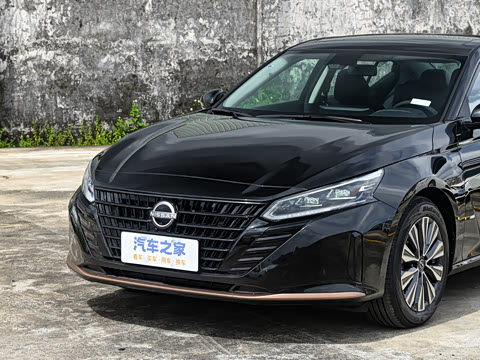 2025�� 2.0L SV �ڽ��