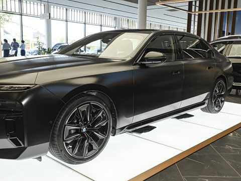 2026�� 740Li ��Ӱ��ذ� M���ܰ��˶���װ