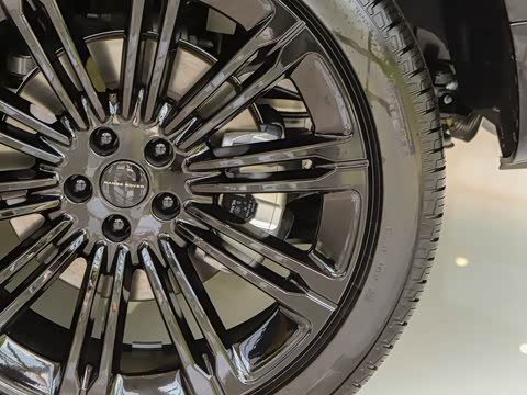 2026�� 3.0 L6 360PS SE�����