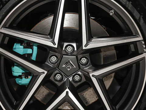 2025�� �Ŀ� 710 Max��