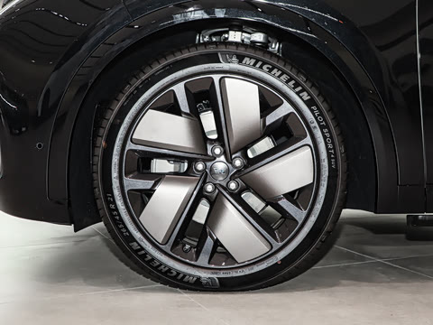 2025�� Pro ���ܻ��°�