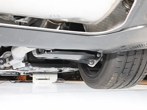 2026�� 735Li M�˶���װ