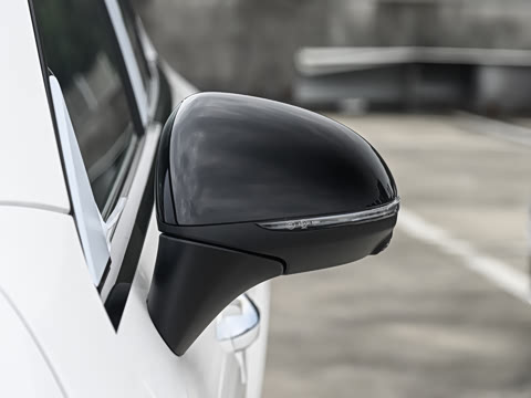 2026�� �Ŀ� GLC 300 4MATIC ����SUV