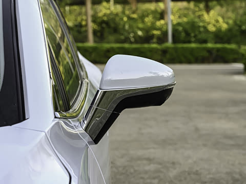 2026�� 705km MAX����������