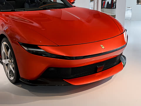 2026�� 3.9T V8 Spider