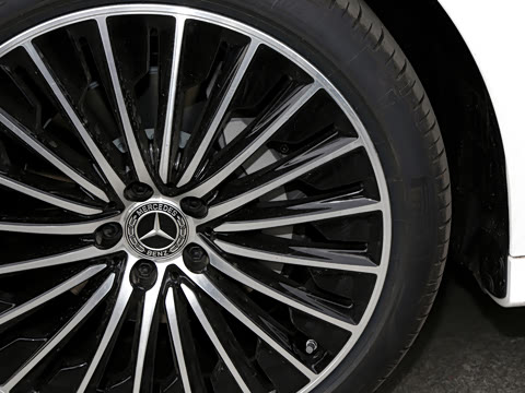 2026�� �Ŀ�� E 300 L ʱ���˶���
