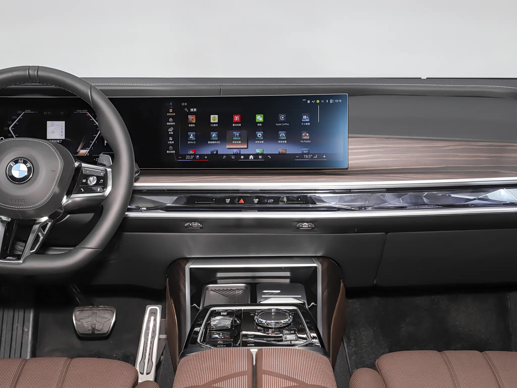 BMW 7 серии VII (G70), Седан: фото поколения