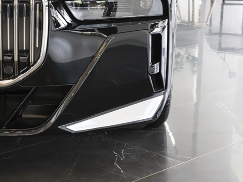 2026�� �Ŀ� 735Li M�˶���װ
