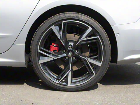 2025�� 55 TFSI quattro ������