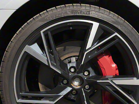 2025�� 55 TFSI quattro ������